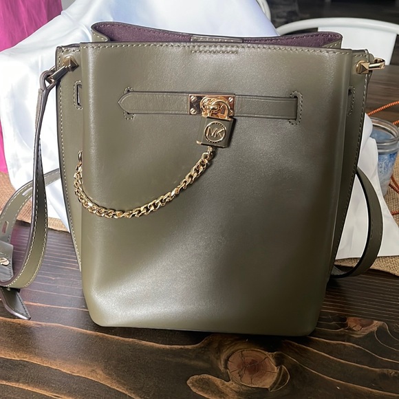Michael Kors Handbags - Michael kors. Hamilton Legacy medium leather messenger bag. Olive green color.